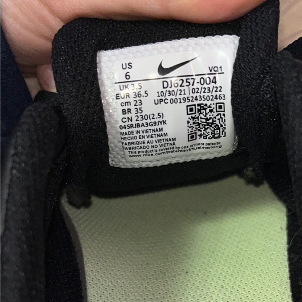 Nike tennis shoes